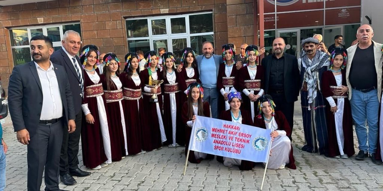 Hakkari halk oyunları ekipleri 2 dalda bölge birincisi oldu