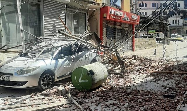 5 dakikalığına park ettiği aracının yanına dönünce şok oldu