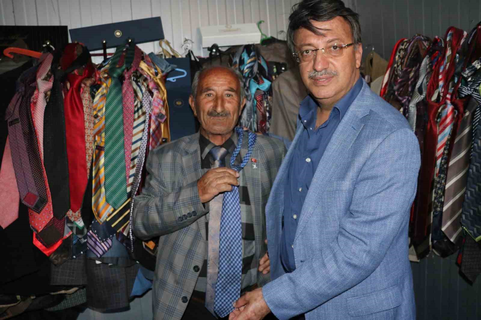 Van’da 64 yılda yaklaşık 2 bin kravat biriktirdi