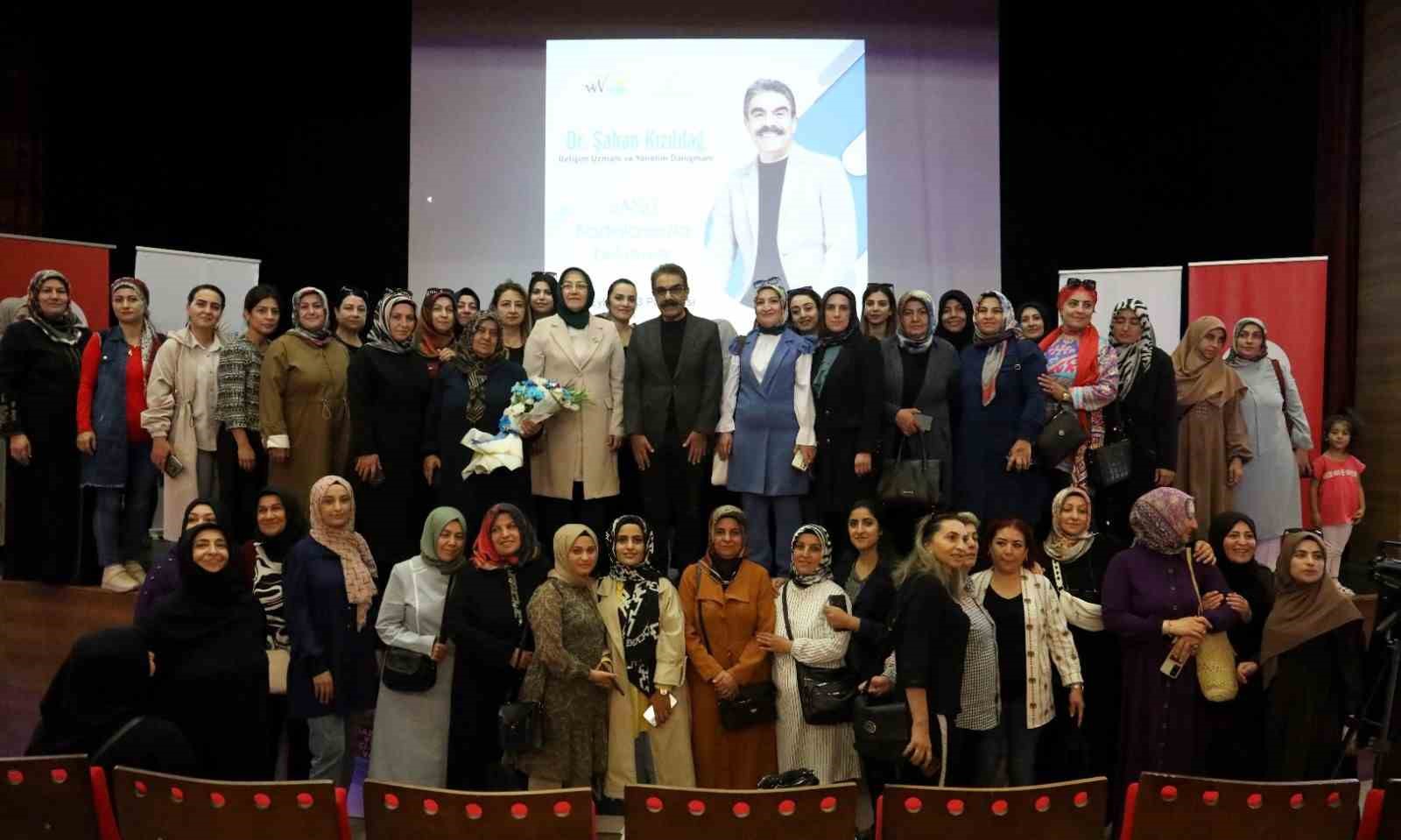 Van’da kadınlara aile içi iletişim semineri