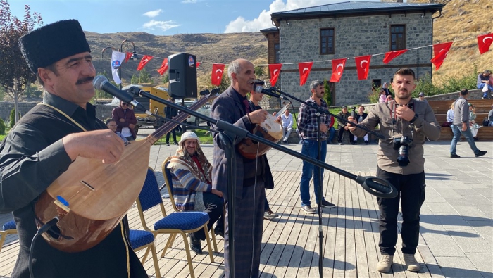 Kars’ta Halk Sahnesi konserleri