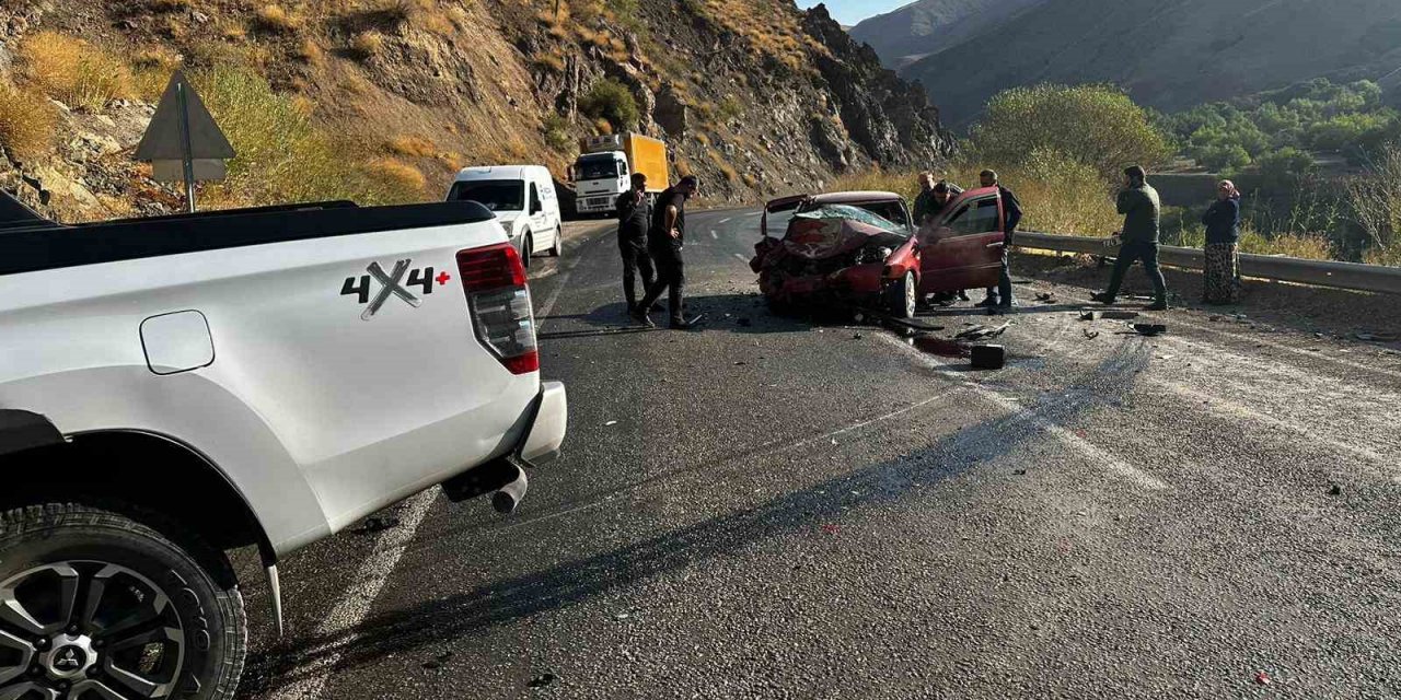 Hakkari’de trafik kazası: 3 yaralı