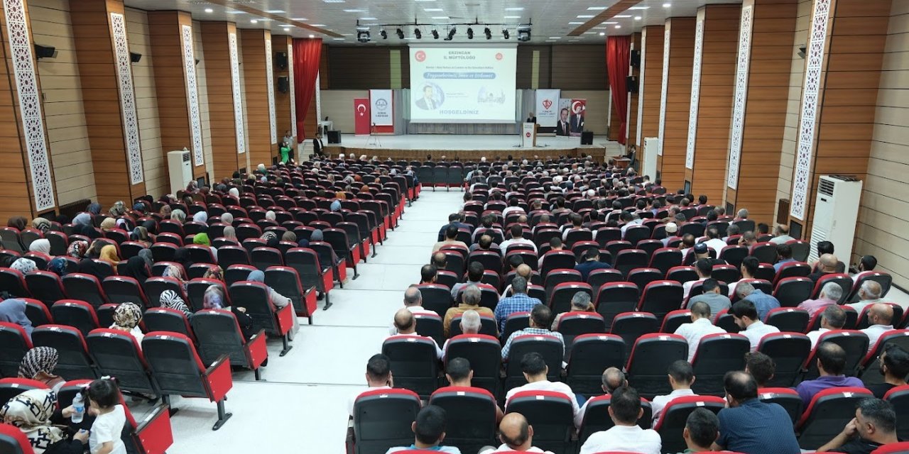 Erzincan’da “Hz. Peygamber, İman ve İstikamet” konulu konferans düzenlendi