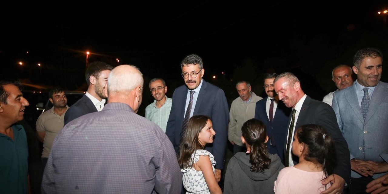 Hakkari Valisi Ali Çelik "Gece mesaisinde"