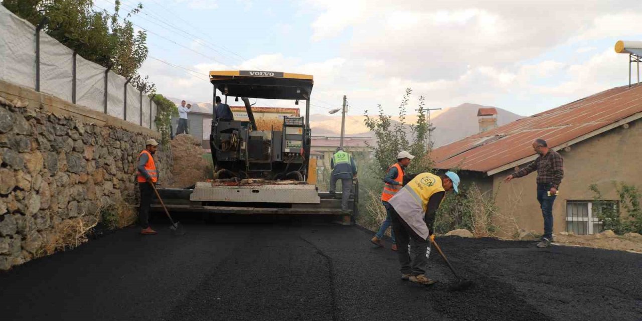 Hakkari’deki 7 semt asfalta kavuşturuldu