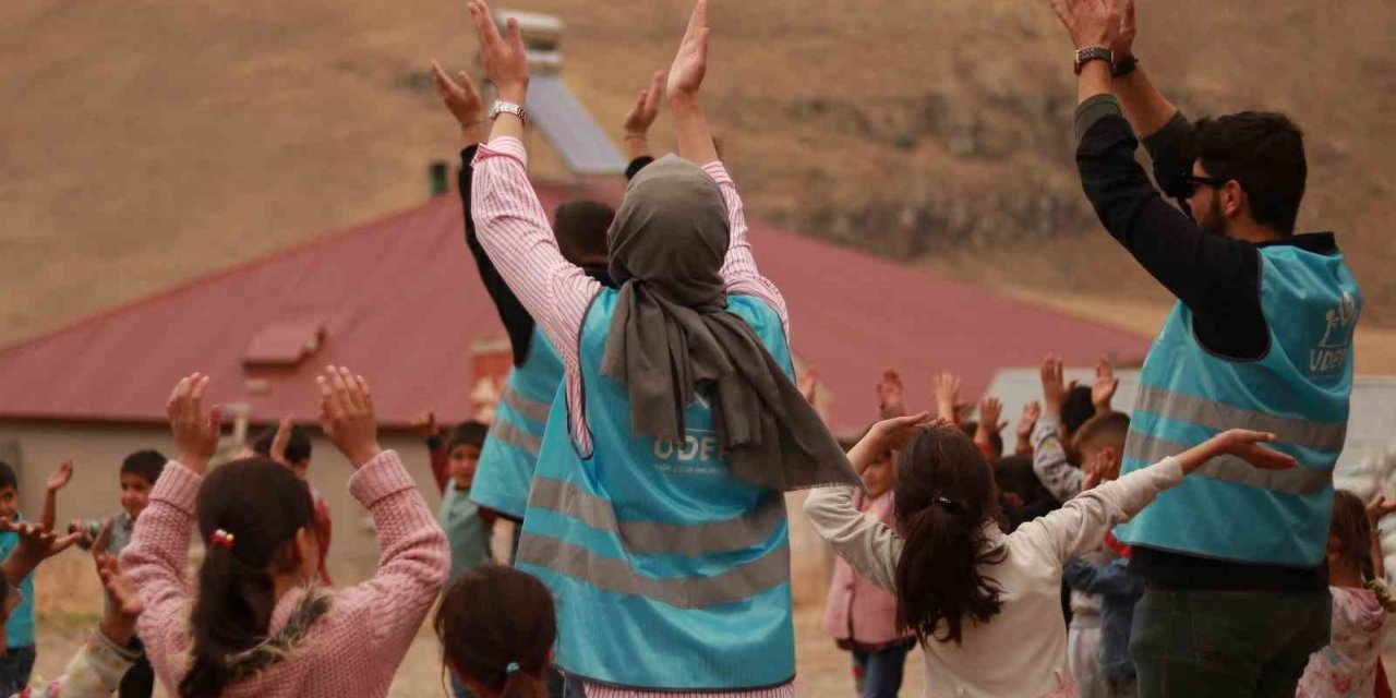 UDER Dünya Çocuk Günü’nde çocuklarla buluştu