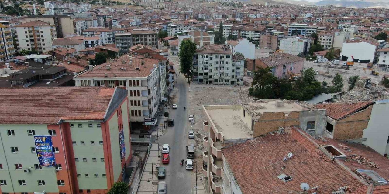 İtfaiyeden vatandaşlara hasarlı çatı uyarısı