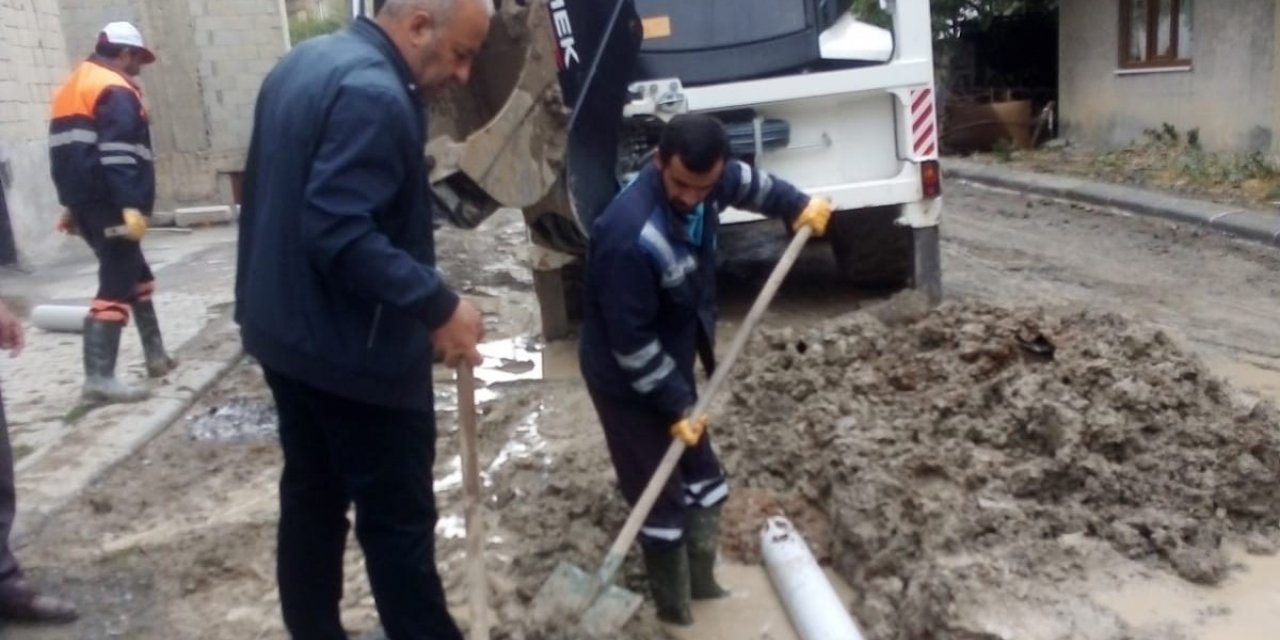 Hakkari Belediyesi ekiplerinden yağmur mesaisi