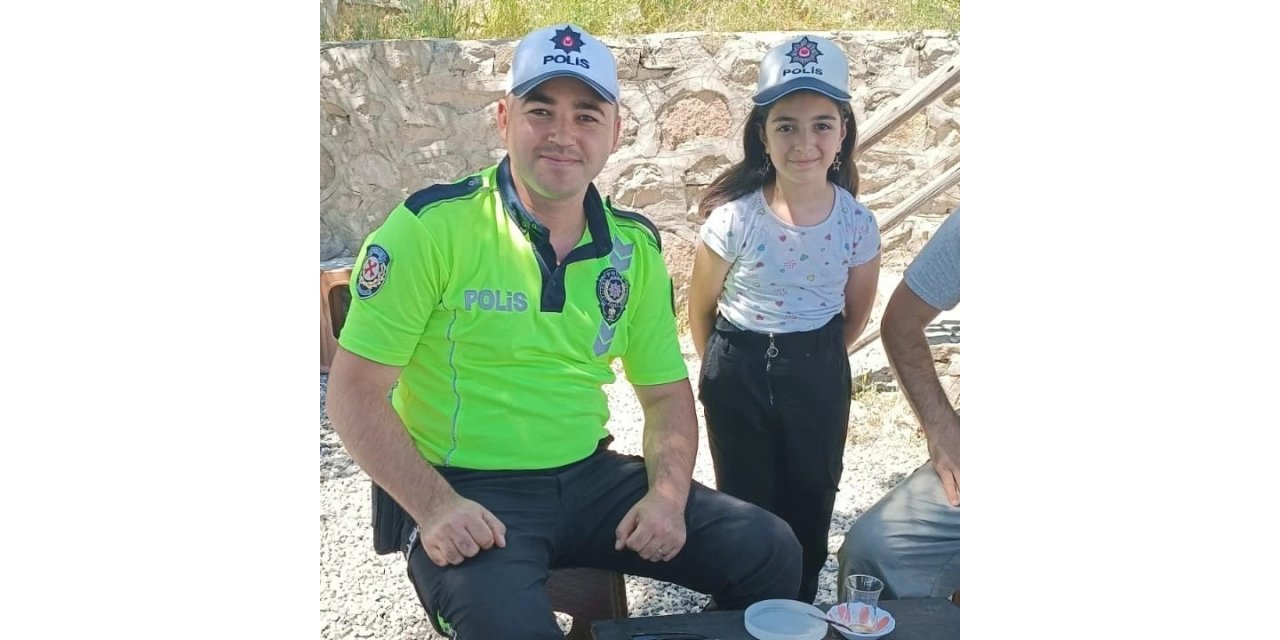 Sürücülere mola, uyarı ve çay ikramı