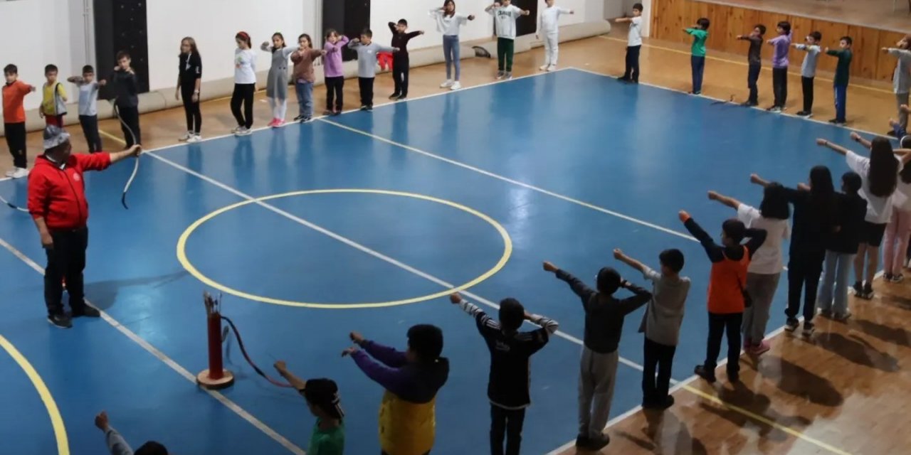 Erzincan’da minik ‘okçular’ yetişiyor