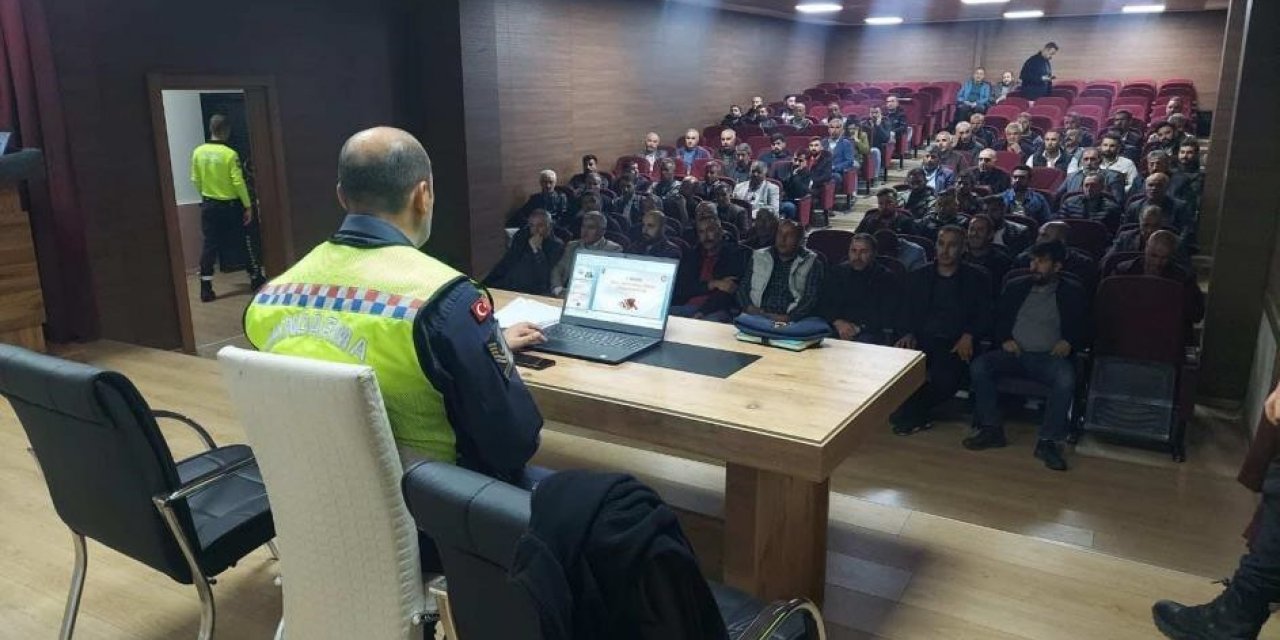 Jandarmadan sürücülere trafik semineri