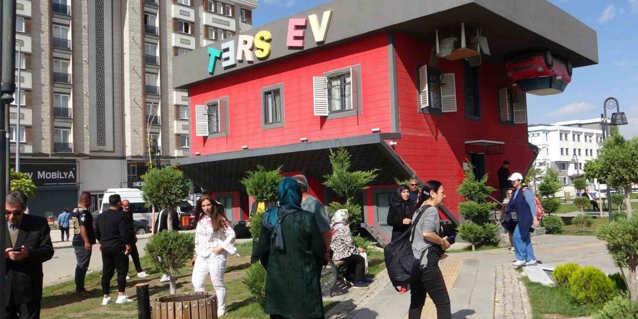 İranlılardan ters eve yoğun ilgi