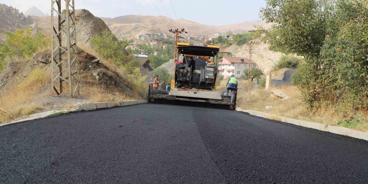 Hakkari modern yollara kavuşuyor