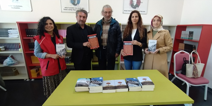 Sarıkamış Liselileri Vakfından Gençlik Merkezine kitap bağışı