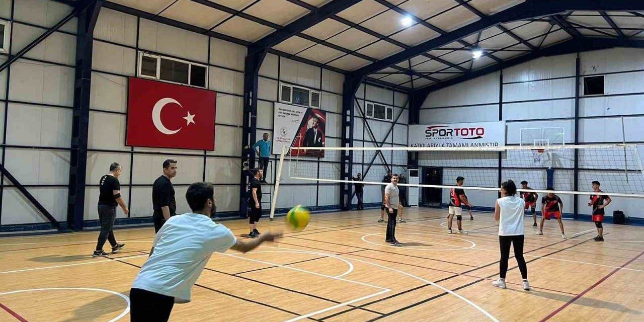 Çukurca’da voleybol turnuvası yapıldı