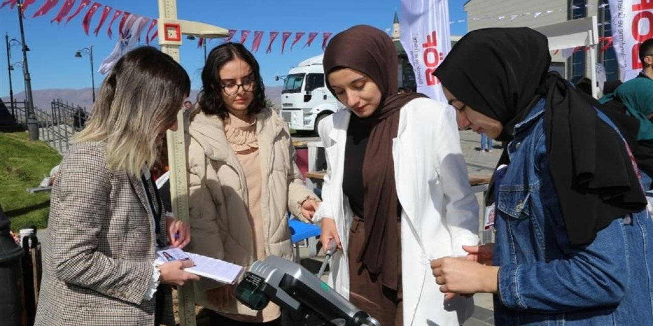 Üniversite öğrencilerine sağlık hayat bilgilendirmesi