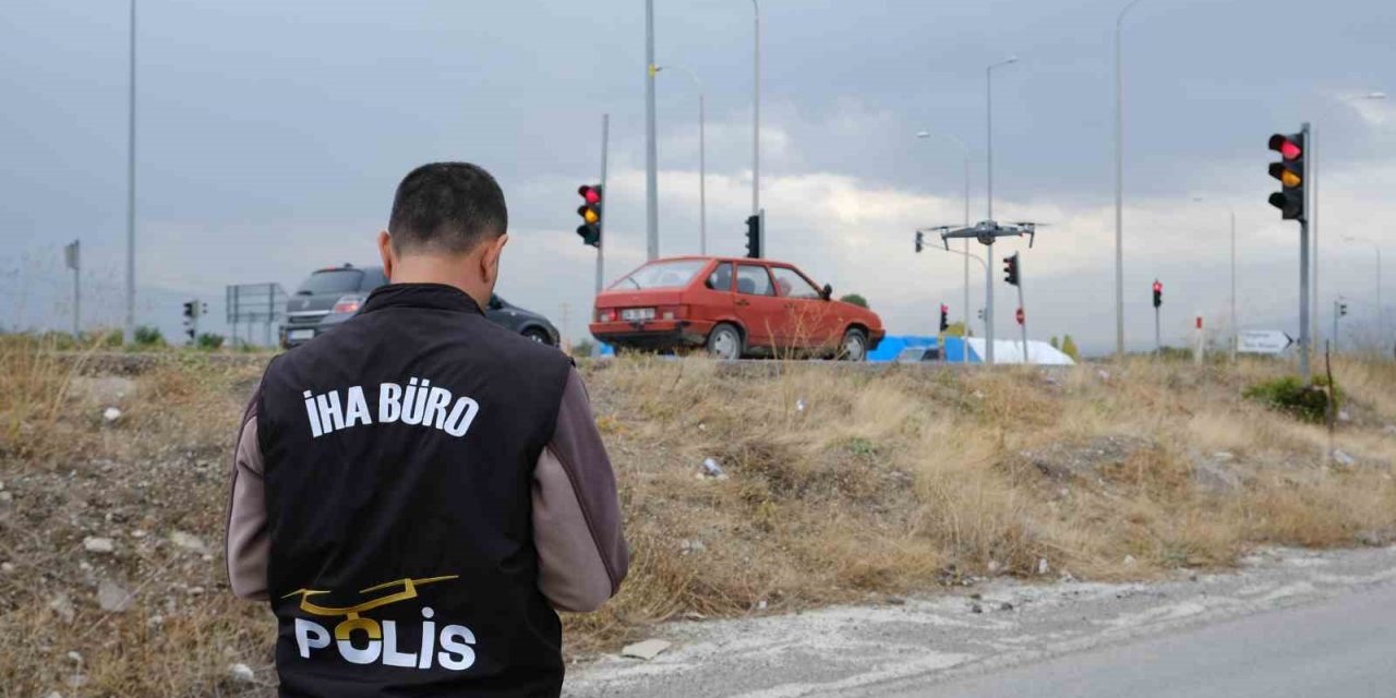 Sürücülerin ‘ölüm kavşağı’ dediği kavşakta drone ile trafik denetimi yapıldı