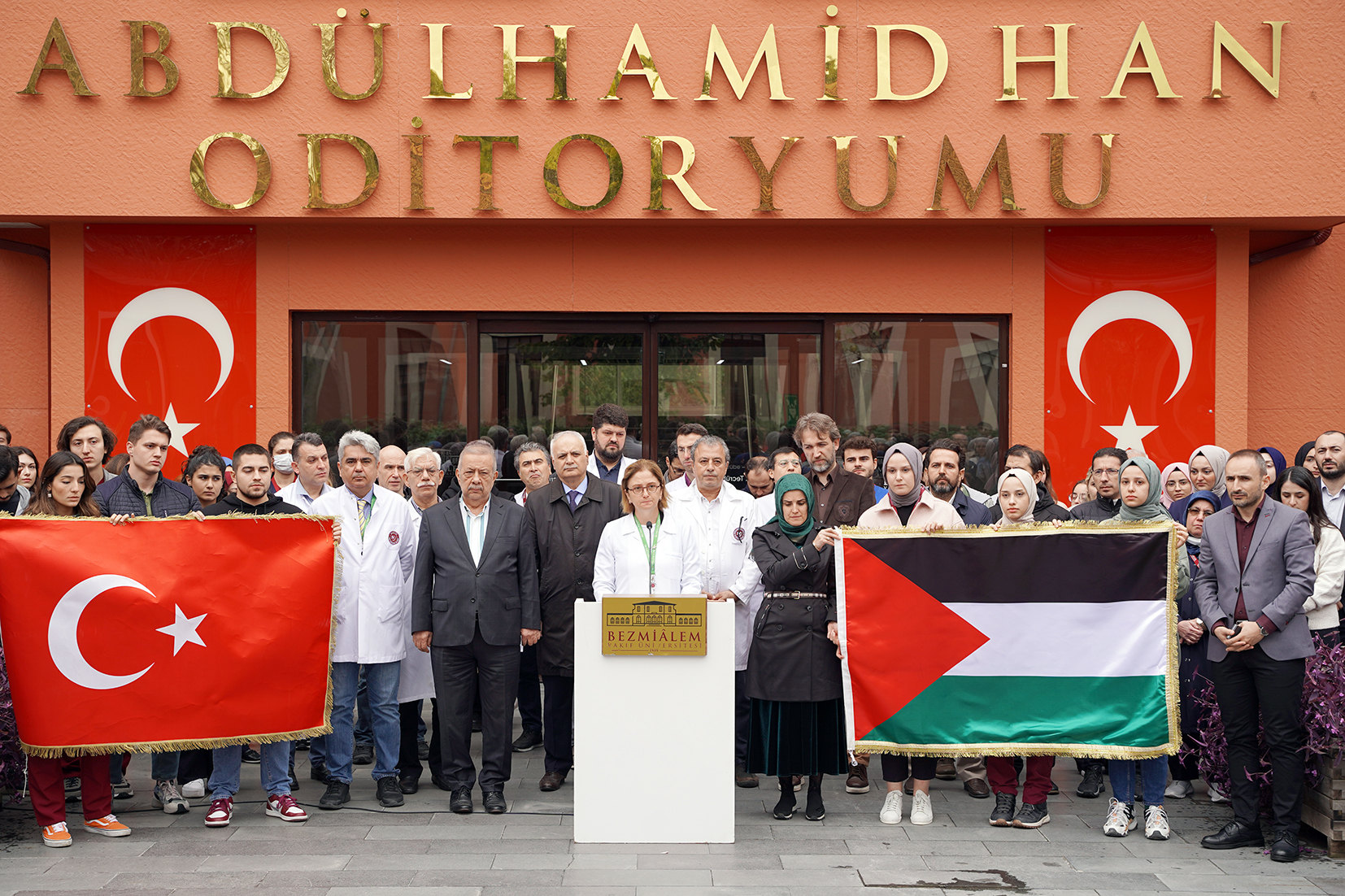 “Hastaneye saldırmak en ağır savaş suçlarından biridir!”