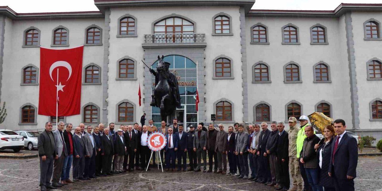 Oltu’da Muhtarlar günü kutlandı