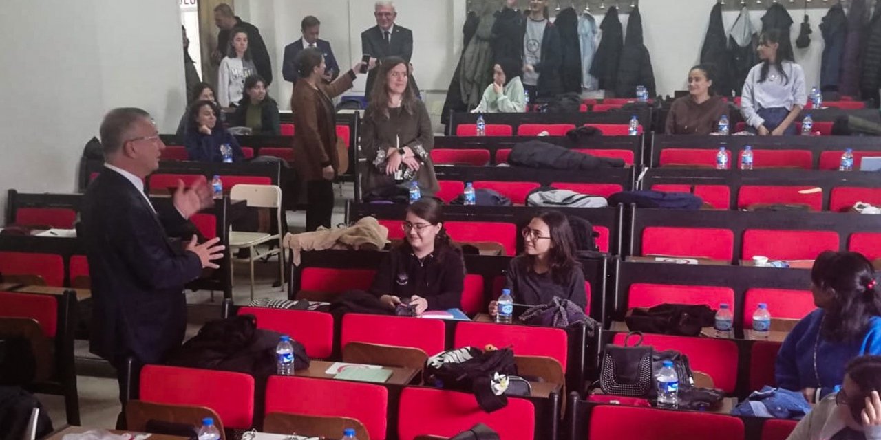 Rektör Levent Tıp Fakültesi öğrencileriyle bir araya geldi