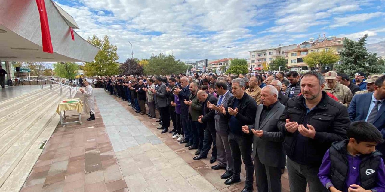 Erzincan’da, Filistinliler için gıyabi cenaze namazı kılınarak yürüyüş yapıldı