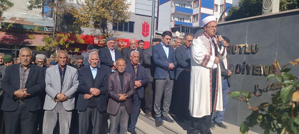 Kağızman’da Filistin’de hayatlarını kaybedenler için gıyabi cenaze namazı kılındı