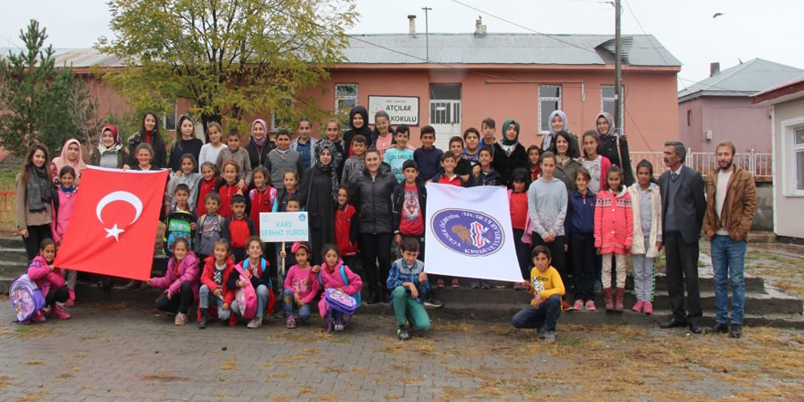 Kars KYK’lı gençler kardeş okulları ziyaret etti