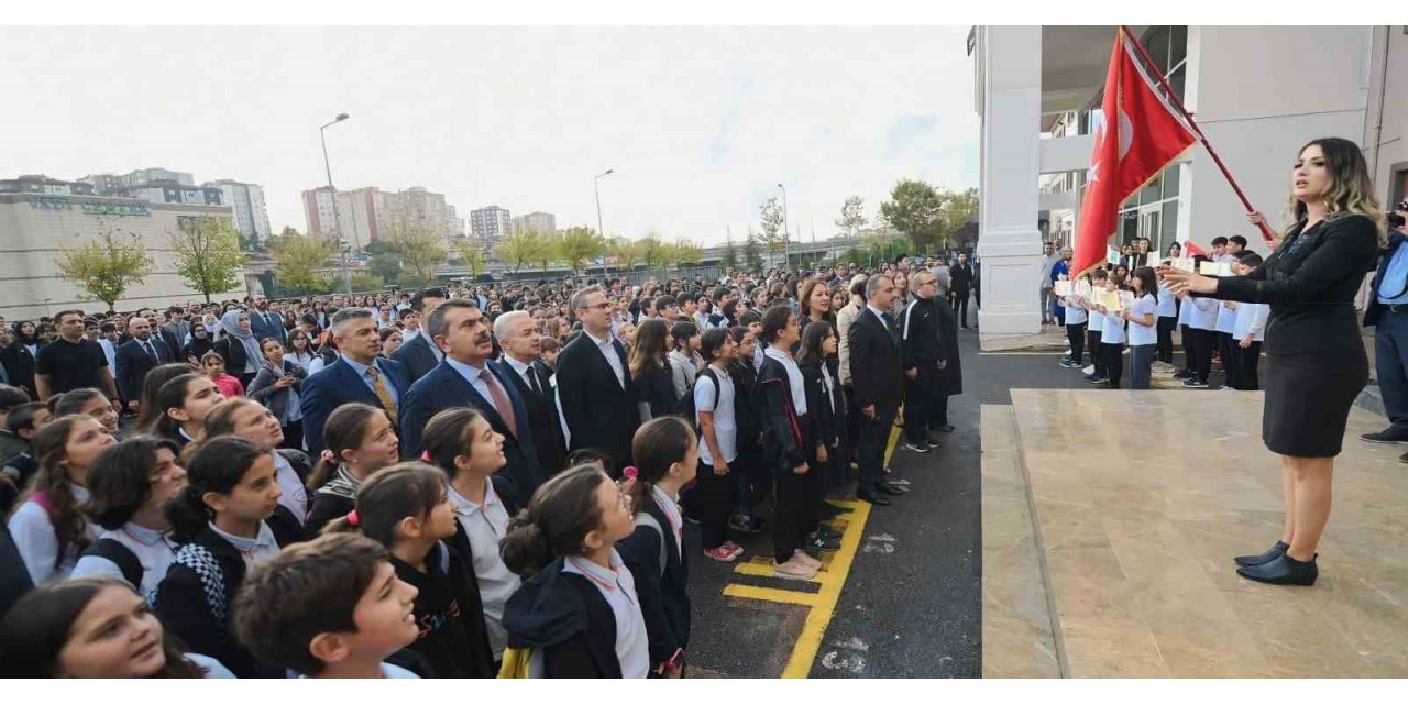 Erzincan’da Filistin için bayrak töreni ve saygı duruşu