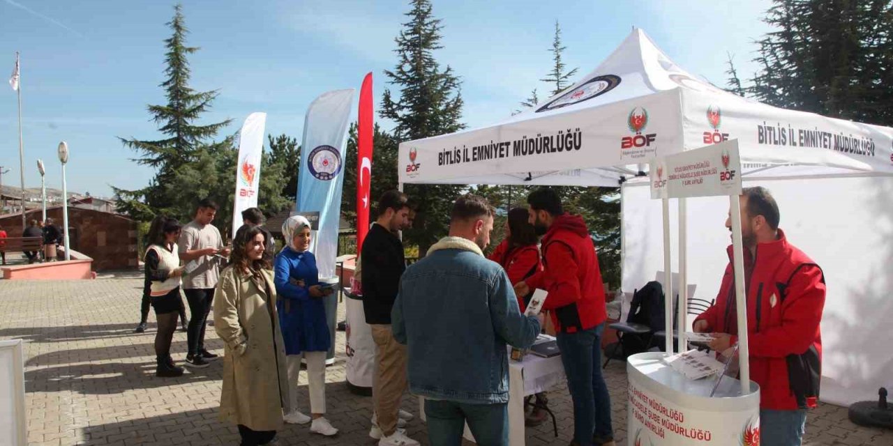 Üniversite öğrencileri terörle mücadele ve uyuşturucu hakkında bilgilendirildi