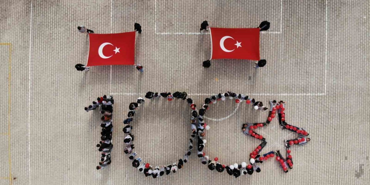 Tatvan’da 100’ncü yıla özel öğrencilerden koreografi