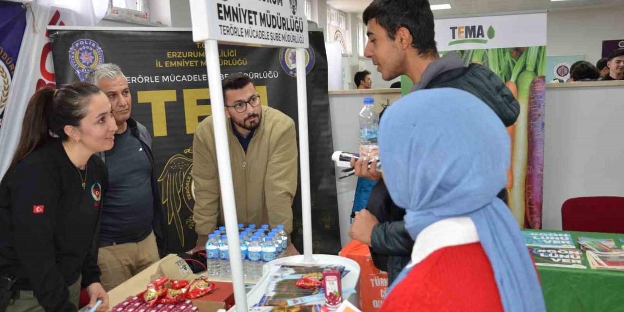 Öğrenciler “El Ele Güvenli Geleceğe Projesi” kapsamında bilgilendirildi