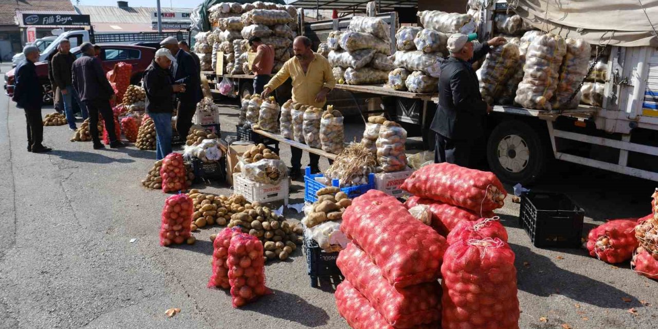 Vatandaşların kışlık patates ve soğan stoku başladı