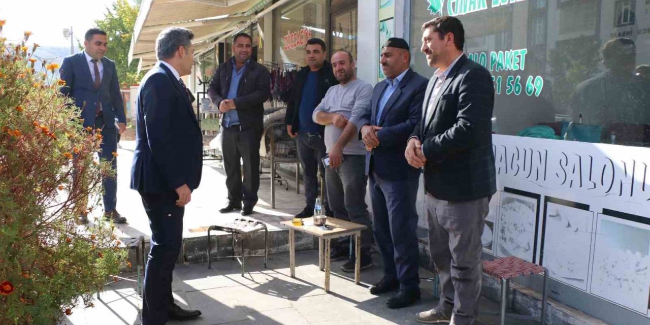 Kaymakam Özçelik, esnaf ve vatandaşları ziyaret etti