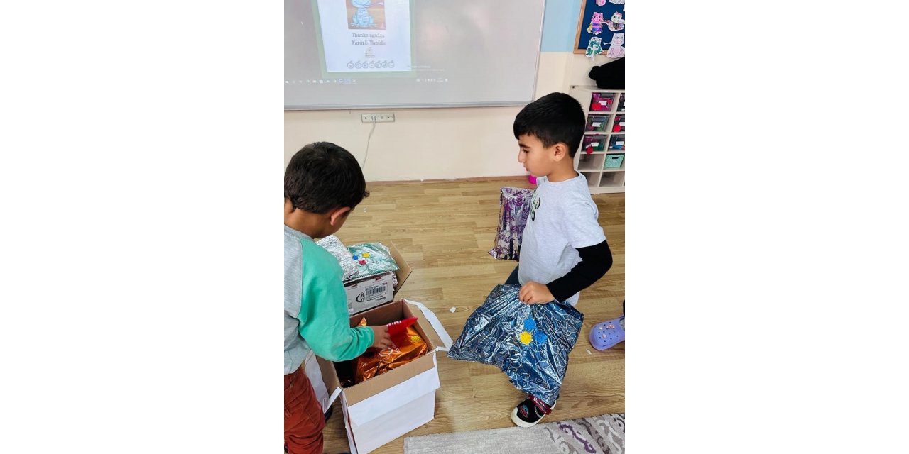 Deprem bölgesindeki arkadaşlarına hediyeler gönderdiler