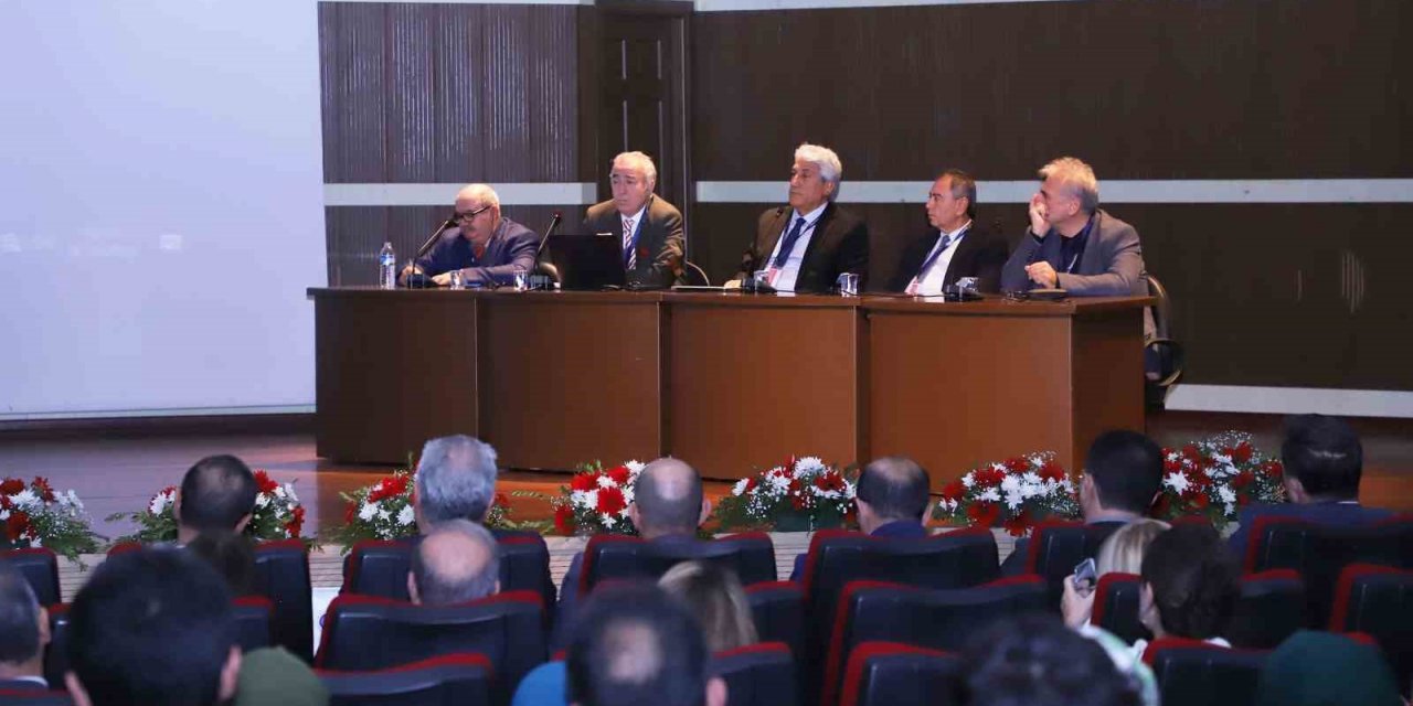 Türkçe ve Türk Edebiyatı Kurultayı, Atatürk Üniversitesi’nde başladı