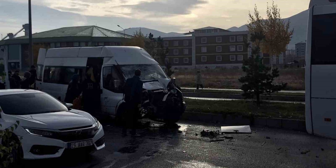 23 kişinin yaralandığı zincirleme kaza güvenlik kamerasına yansıdı