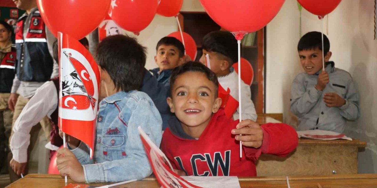 Ağrı’da Cumhuriyet’in 100’üncü yıl coşkusu