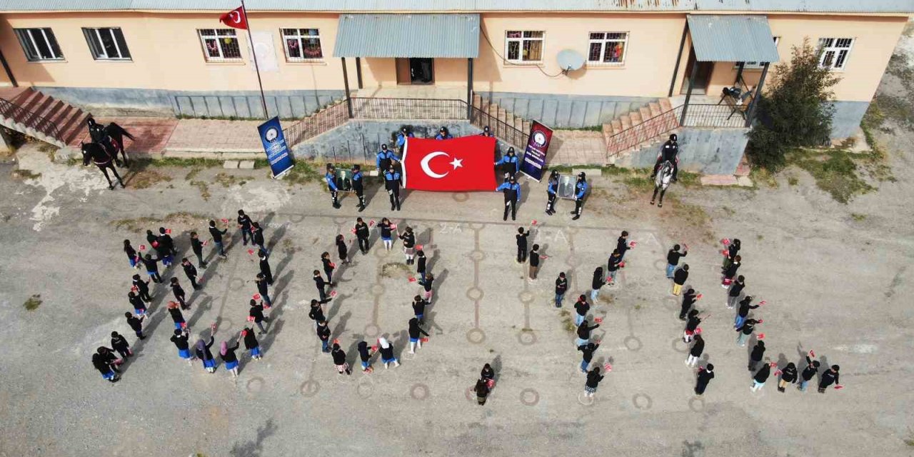 Cumhuriyet’in 100. yılı sebebiyle 100 fidan diktiler