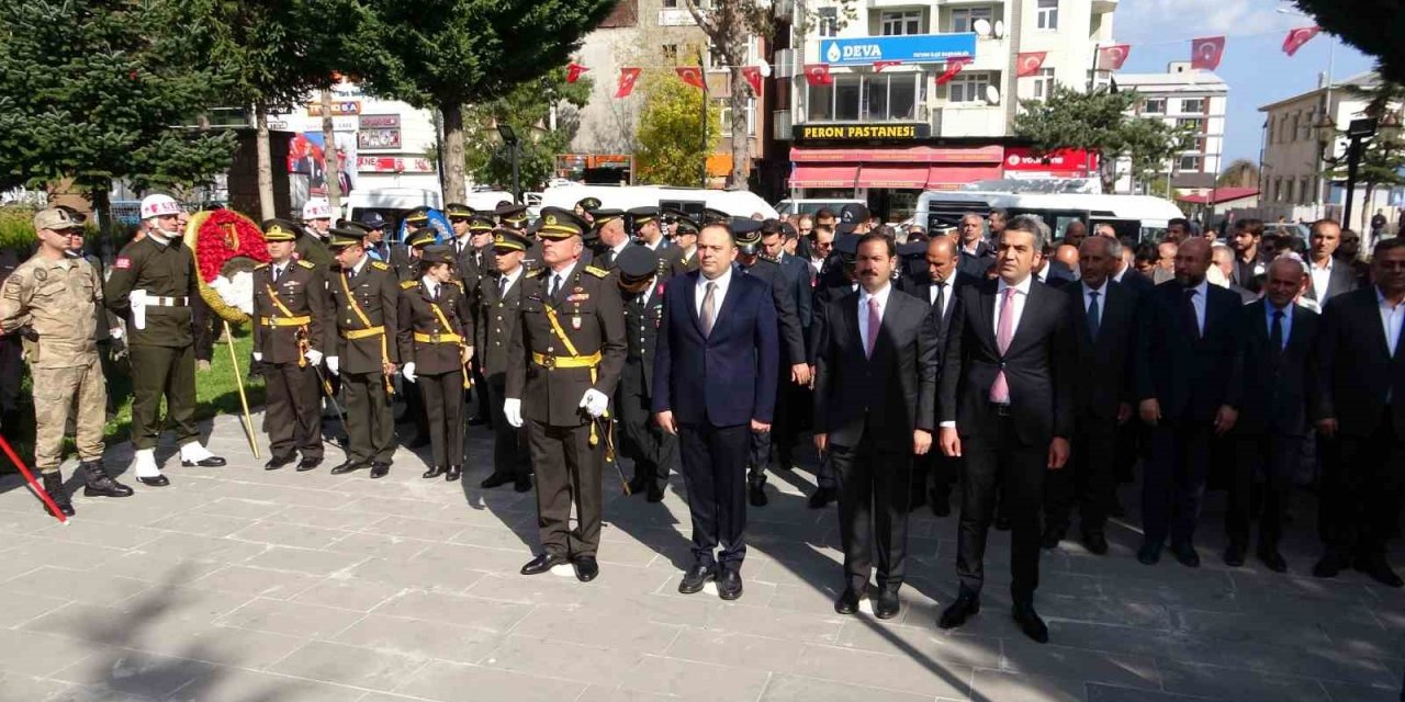 Tatvan’da Cumhuriyet’in 100. yıl kutlamaları başladı