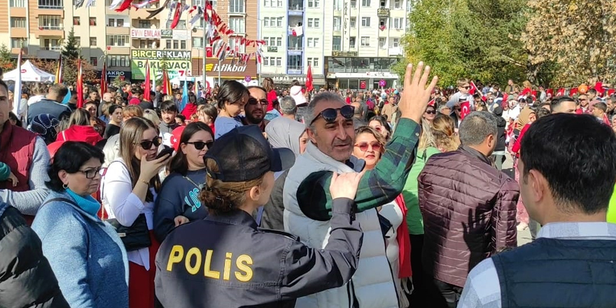 Vatandaşlardan Cumhuriyet’in 100. yıl törenine tepki!