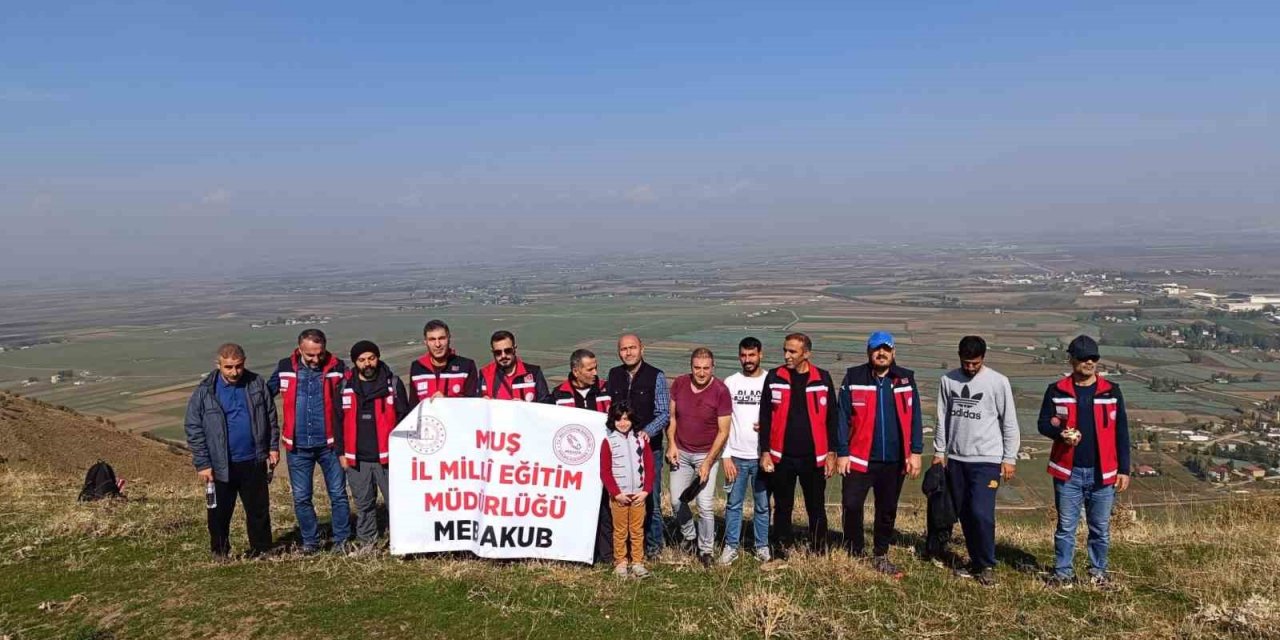 Muş Milli Eğitim Arama Kurtarma Kulübü Cumhuriyet’in 100. yılını zirvede kutladı