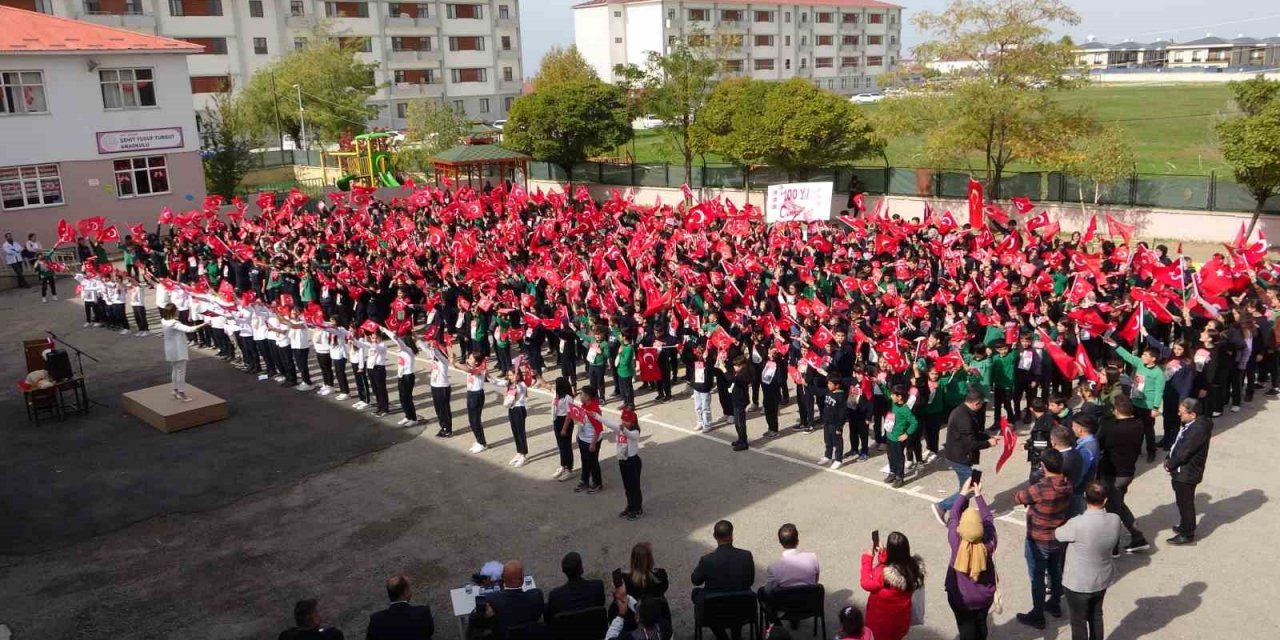 Türkiye’nin en kalabalık öğrenci korosundan oratoryo gösterisi