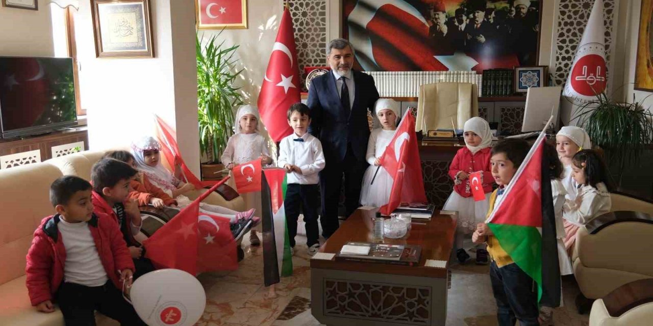 Minik Kur’an kursu öğrencileri Filistinli kardeşlerini unutmadı