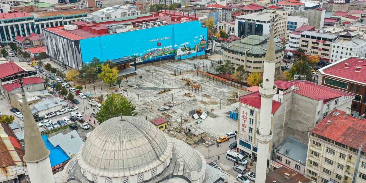 Van Kent Meydanı açılış için gün sayıyor