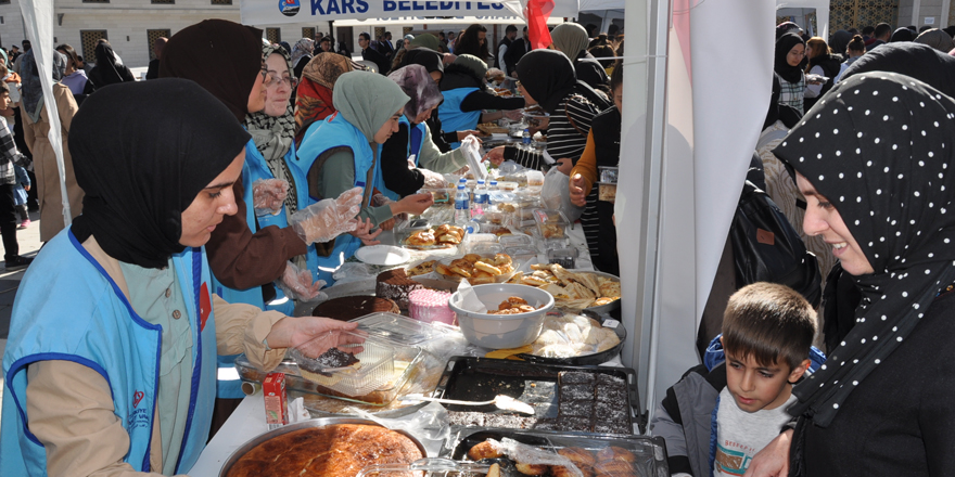 Kars’ta Filistin’e destek için hayır çarşısı açıldı