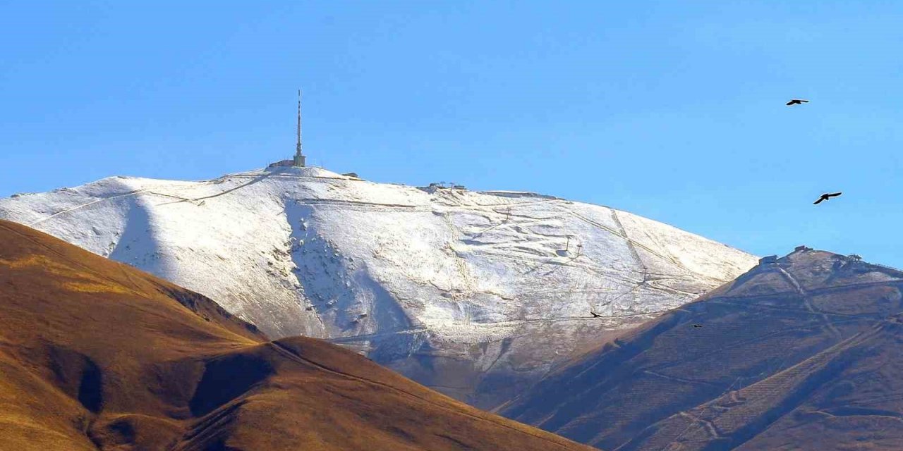 Palandöken’in zirvesi beyaza büründü