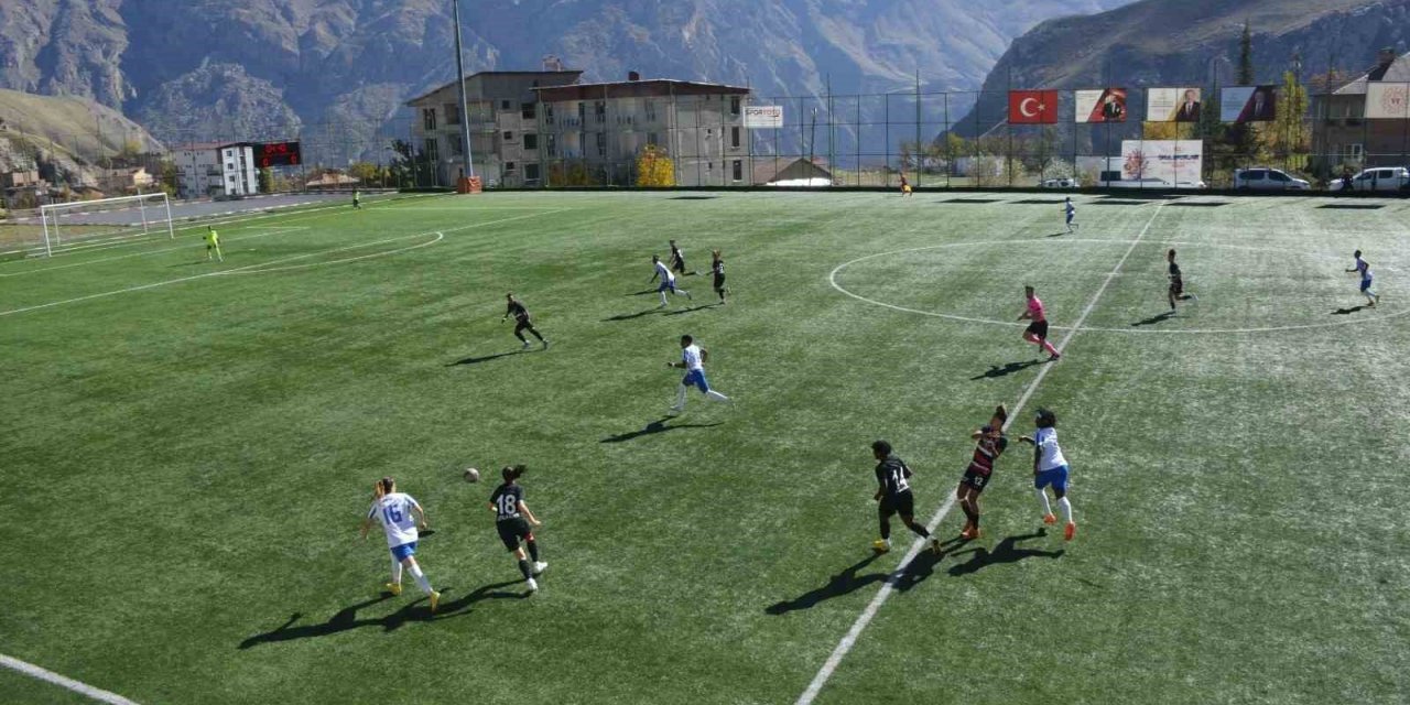 Turkcell Kadın Futbol Süper Ligi: Hakkari Kadın Gücü: 2 - Fatih Vatan Spor: 2