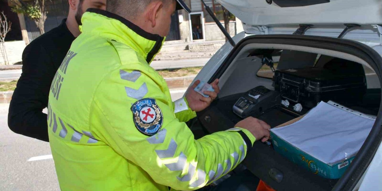 Hakkari polisinden trafik denetimi