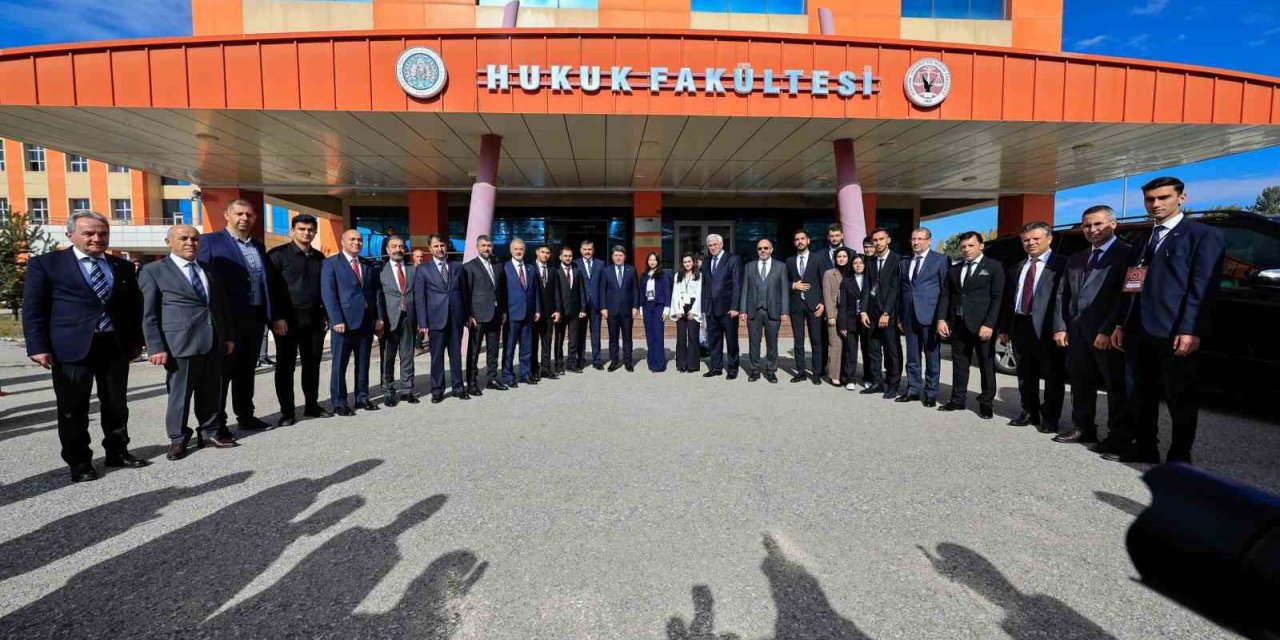 Bakan Tunç; “A.Ü. Hukuk mezunları başarılı”