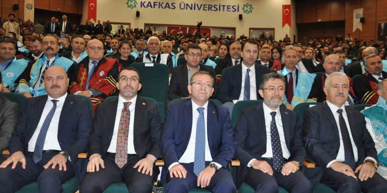 Bakan Yumaklı, Kars’ta öğrencilere seslendi